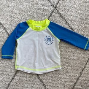 ✨3/$15✨ Baby Gap boys rashguard size 6-12 months